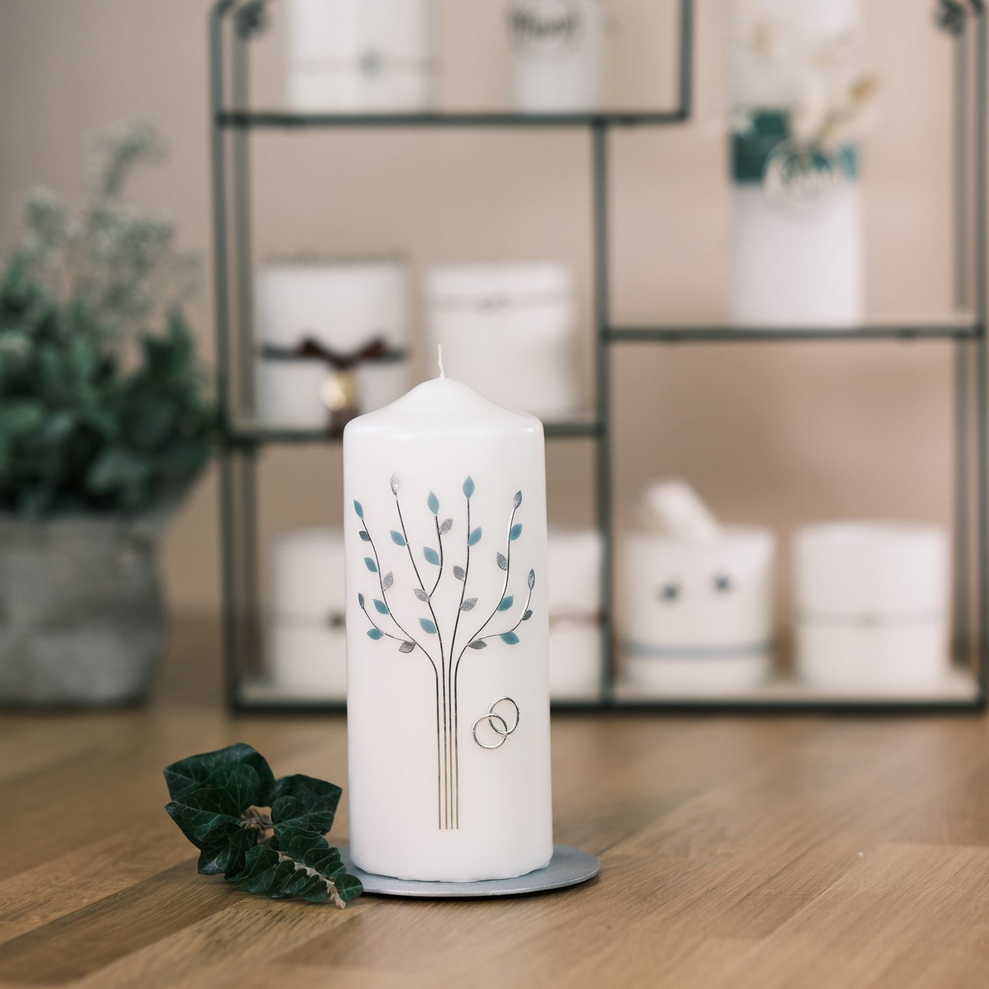 Hochzeitskerze mit Lebensbaum & Ringen - Rosis Kerzen silber