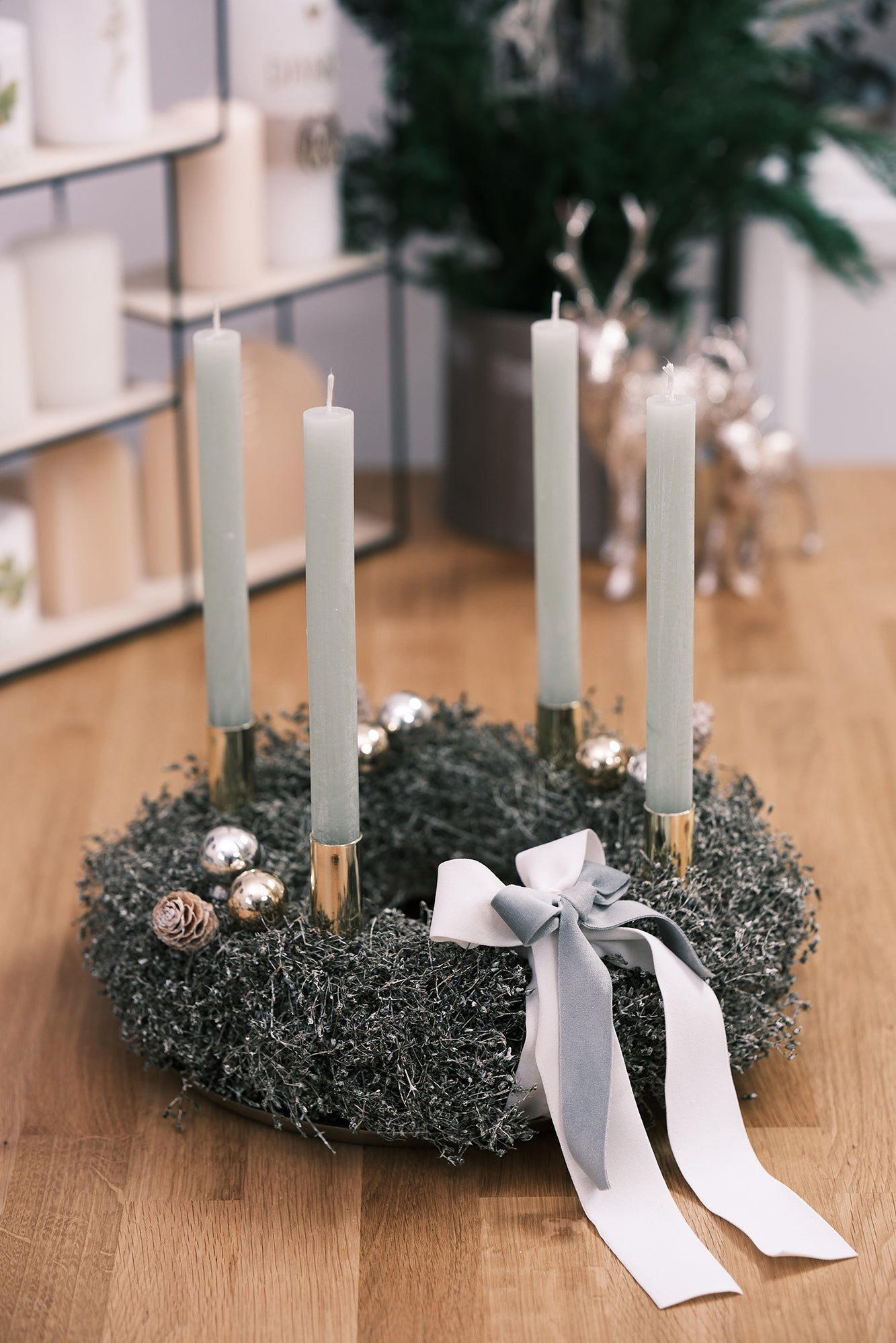 Adventkranz aus Schleierkraut mit Stabkerzen, anthrazit