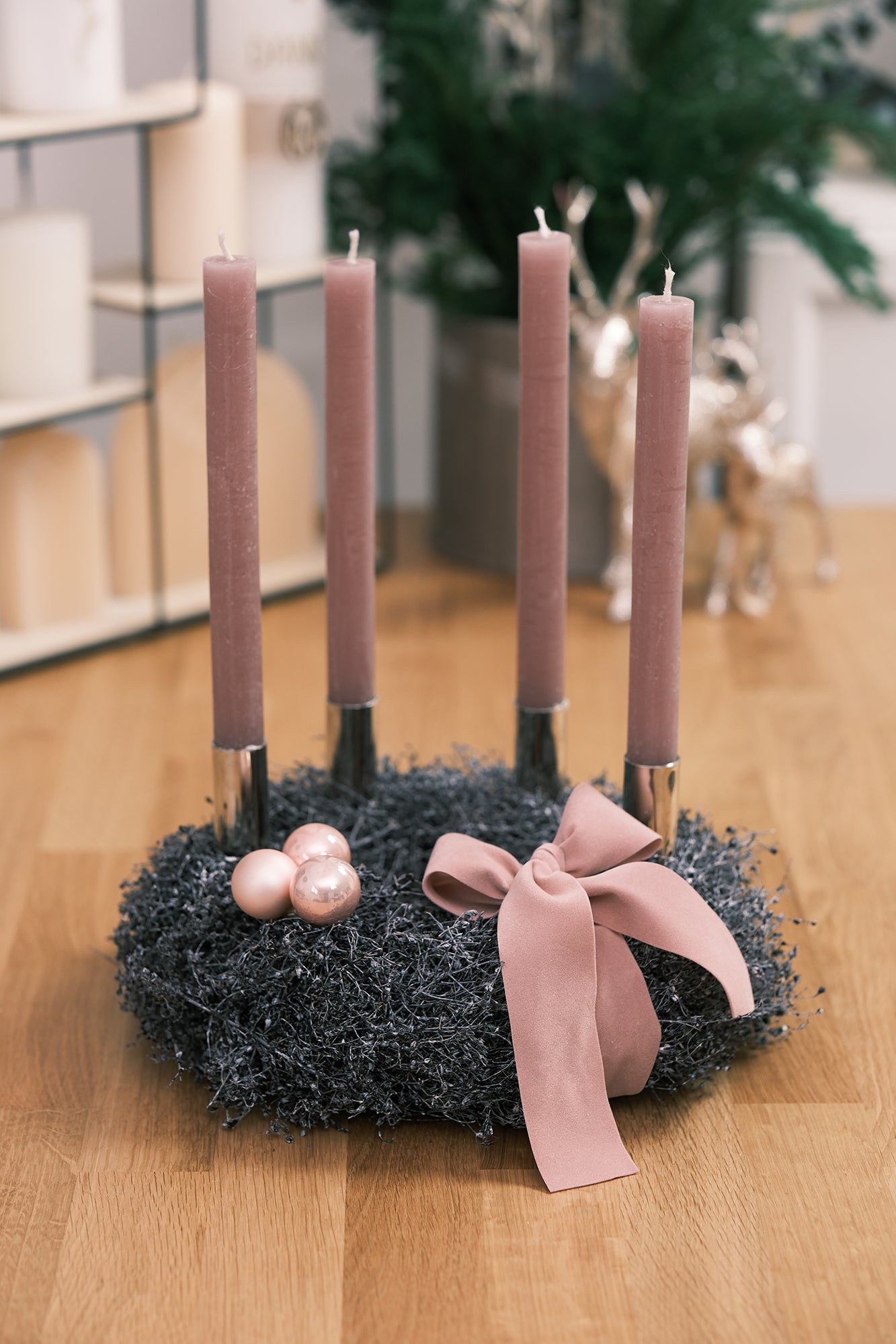 Adventkranz aus Schleierkraut mit Stabkerzen, anthrazit