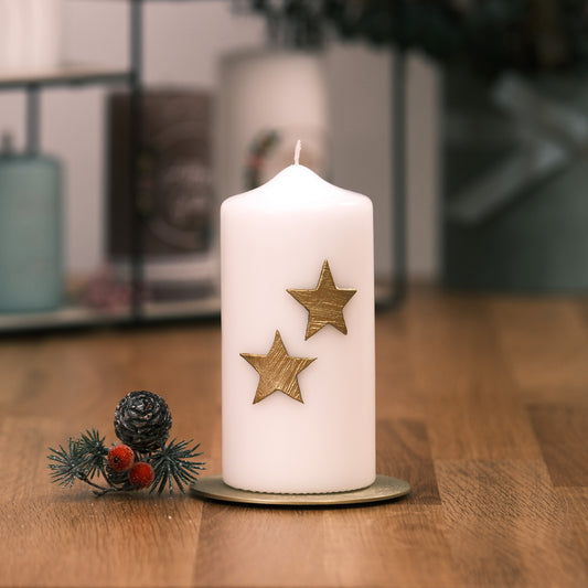 Weihnachtskerze mit Sternen