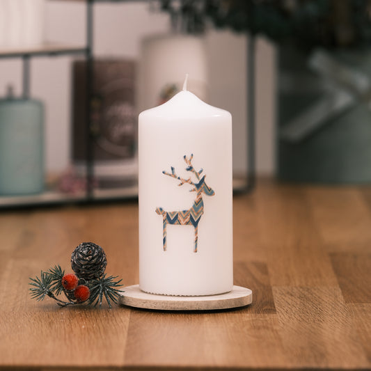 Weihnachtskerze mit Hirschen