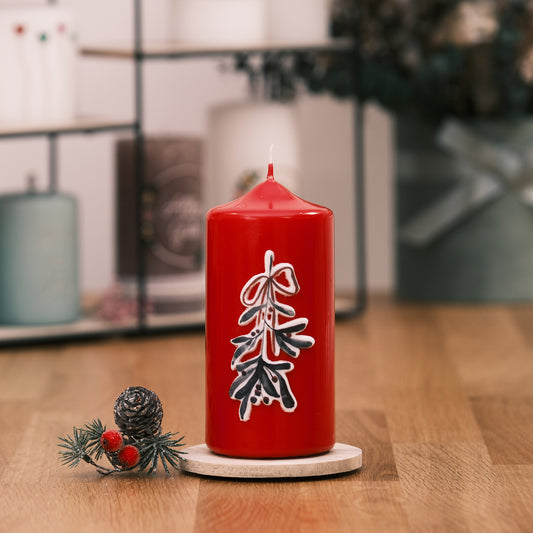Weihnachtskerze mit Mistelzweig