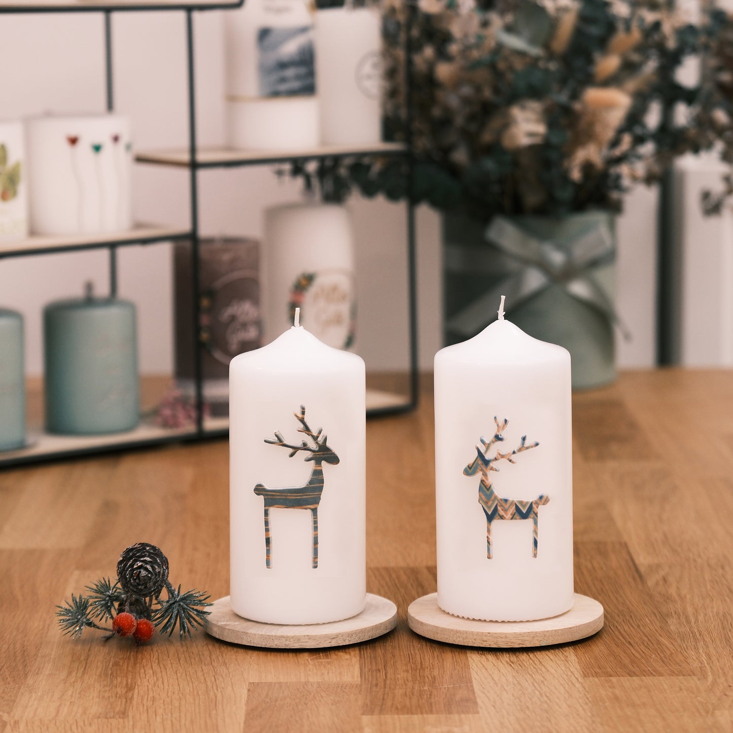 Weihnachtskerze mit Hirschen