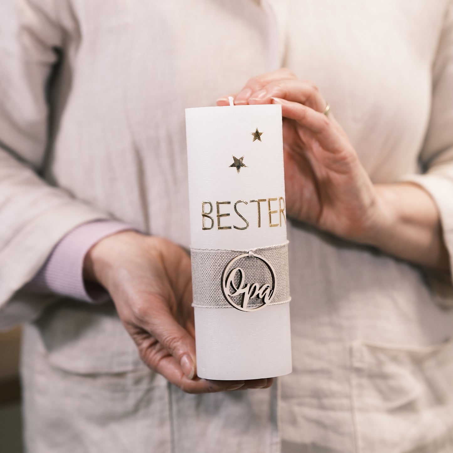 Bester Opa mit Holzanhänger - Rosis Kerzen