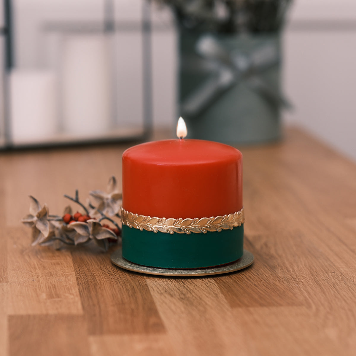 Weihnachtskerze mit Goldverzierung