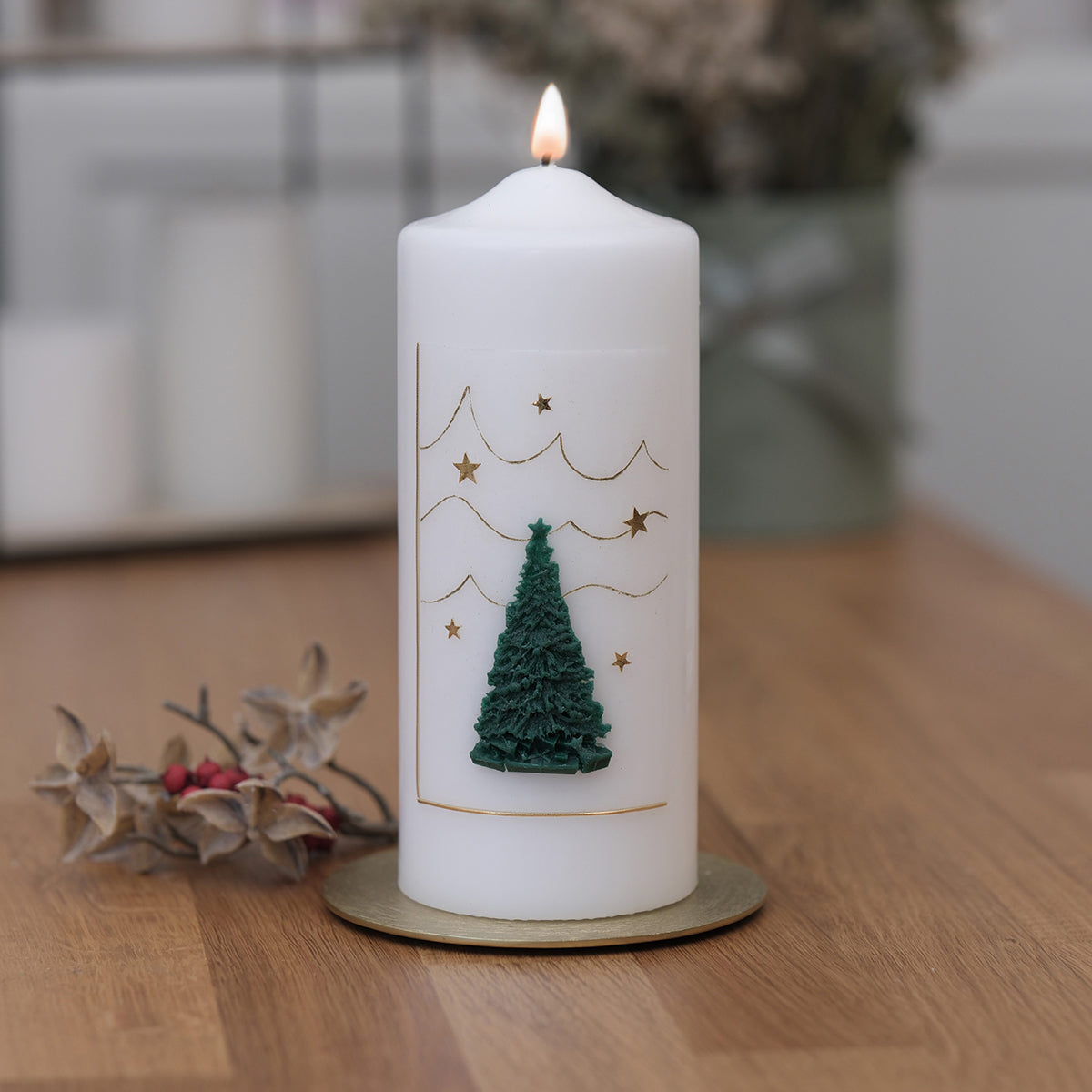 Weihnachtskerze mit Tanne & Sternen