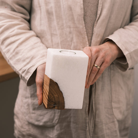 Blockkerze mit Holz und Teelichteinsatz 15x10x7cm - Rosis Kerzen