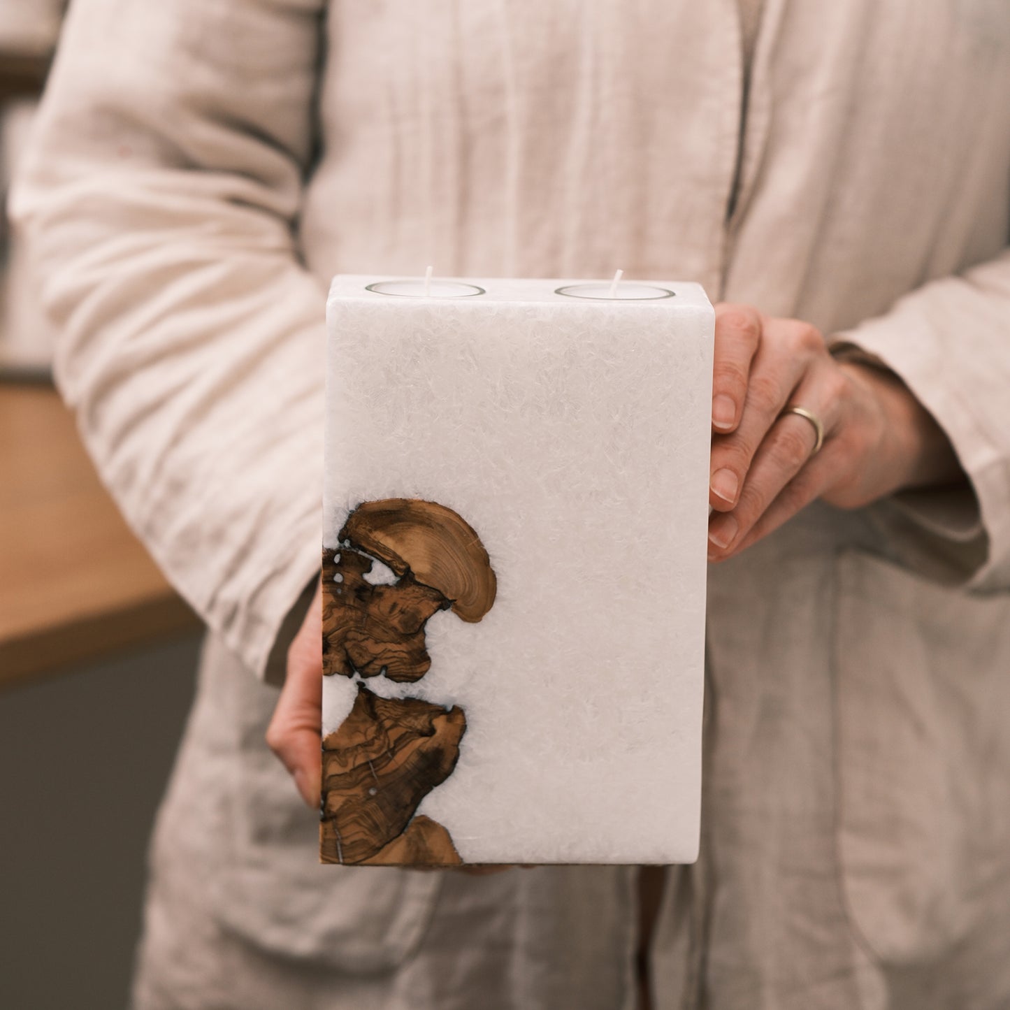 Blockkerze mit Holz und Teelichteinsätzen 21x14x7cm - Rosis Kerzen