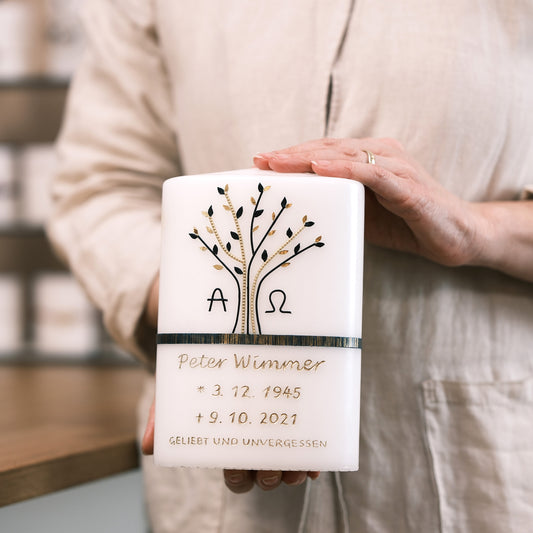 Personalisierbare Trauerkerze mit Lebensbaum - Rosis Kerzen