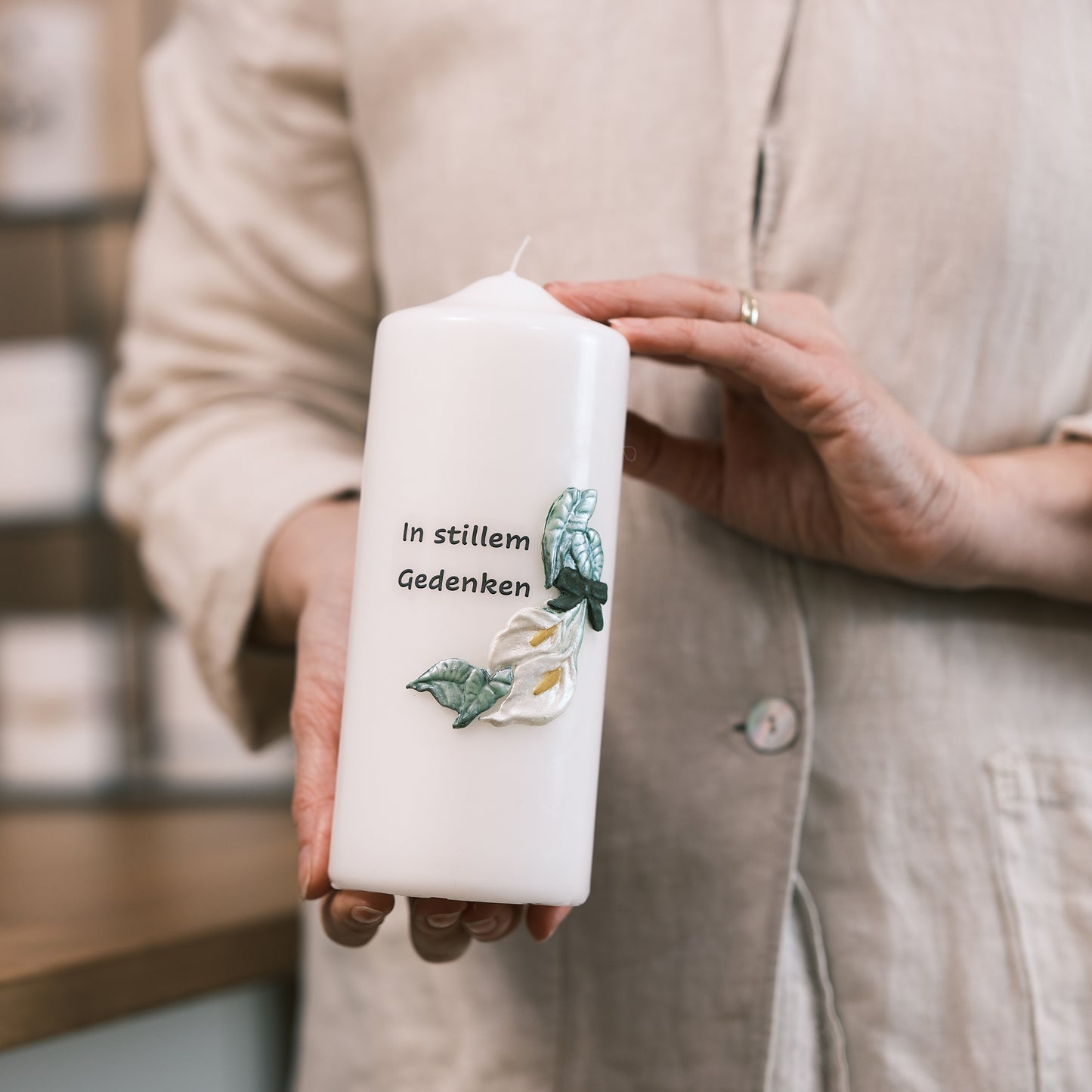 Trauerkerze mit Calla Blume und Spruch