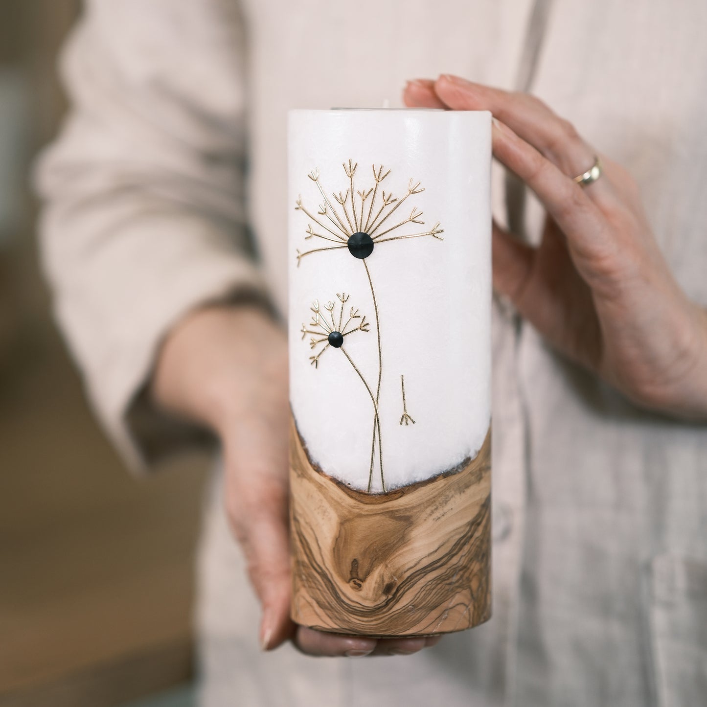 Trauerkerze mit Holzeinlage & Pusteblume (Zylinderkerze)