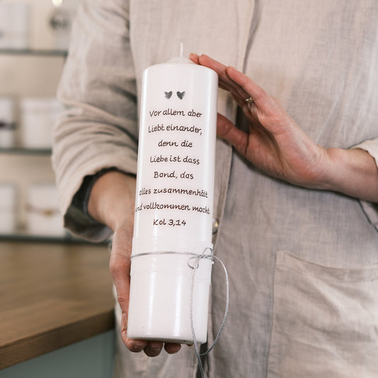 Hochzeitskerze mit Spruch "Vor allem aber liebt einander" - Rosis Kerzen