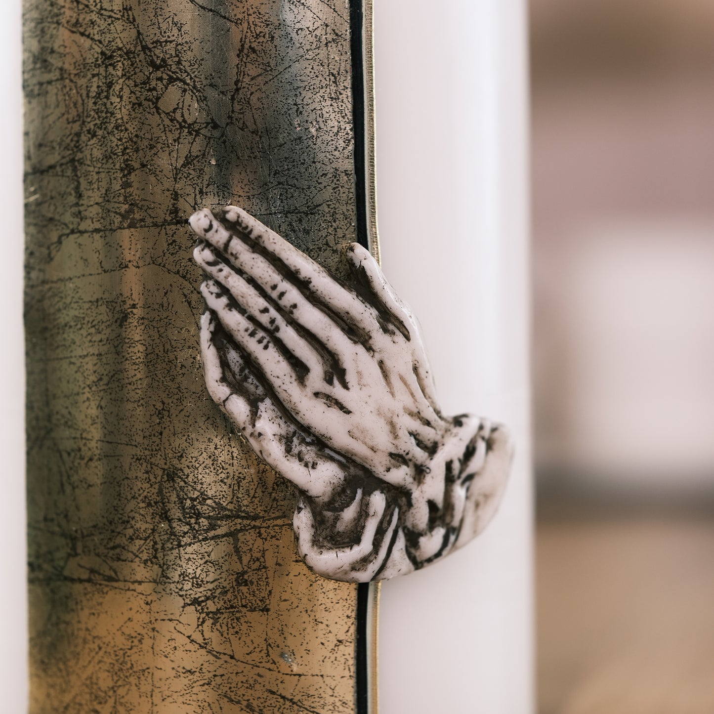 Trauerkerze mit betenden Händen - Rosis Kerzen