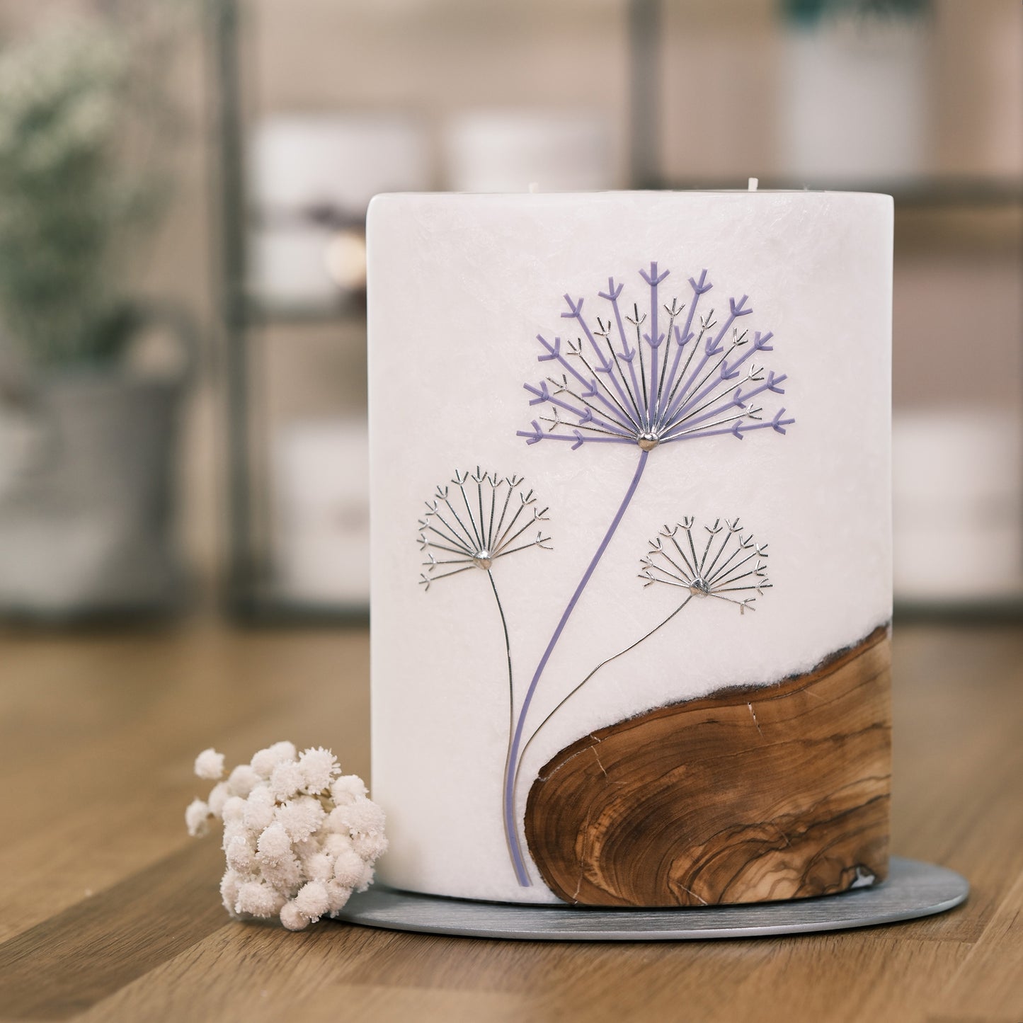 Trauerkerze mit lila-silberner Pusteblume Holzeinlage
