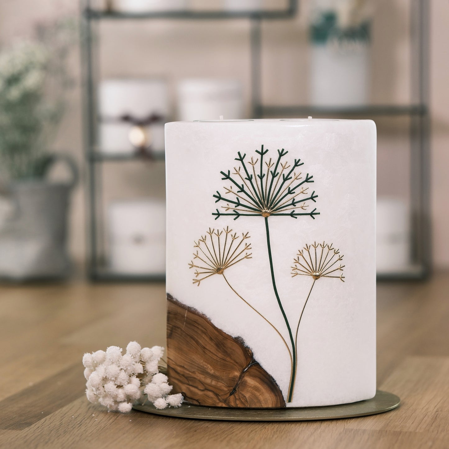 Trauerkerze mit gold-grüner Pusteblume und Holzeinlage