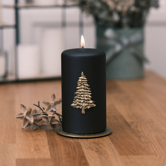 Weihnachtskerze mit goldener Tanne
