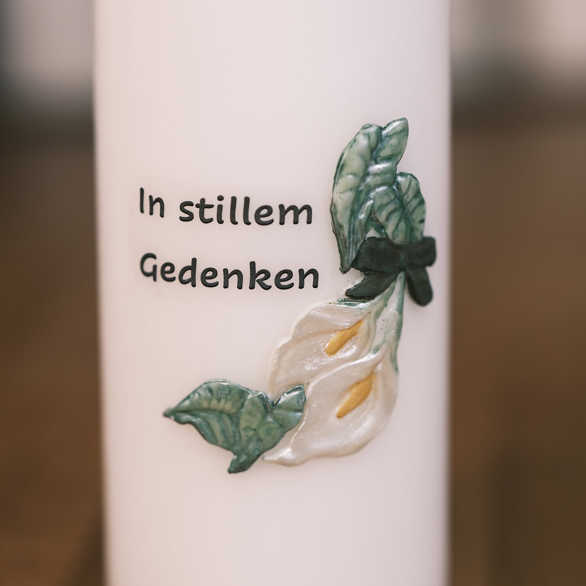 Trauerkerze mit Calla Blume und Spruch - Rosis Kerzen